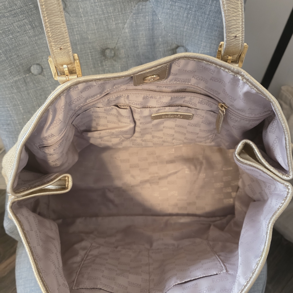 Elegant Tan and Silver Women's Tote Bag - Picture 3 of 3